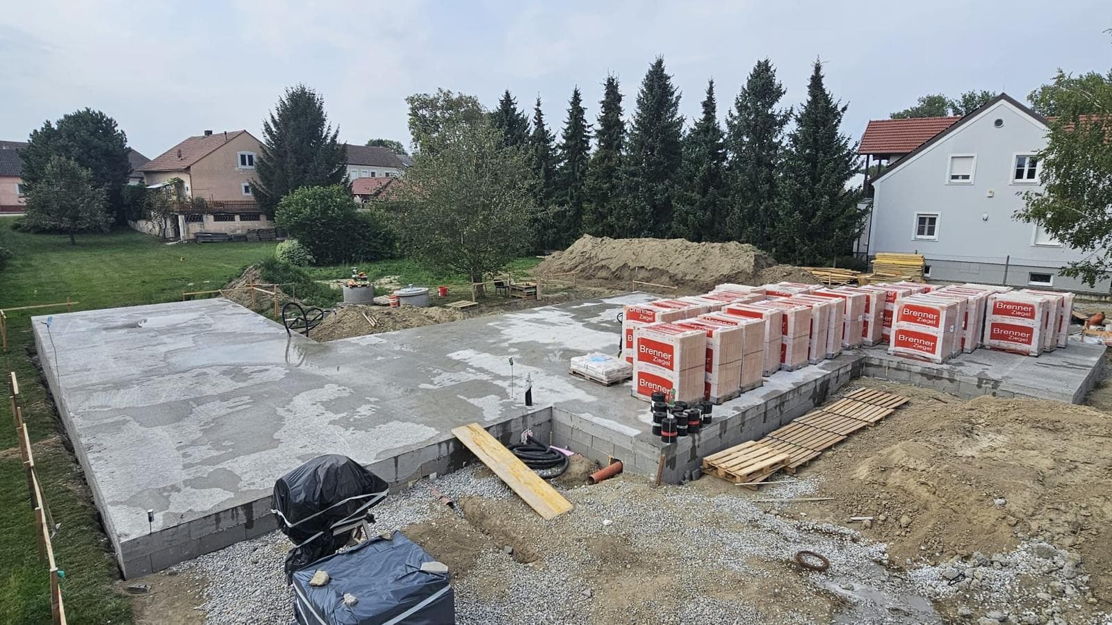 Baustelle des Einfamilienhaus-Neubaus in der Gartenstraße 13, Langenschönbichl bei Tulln